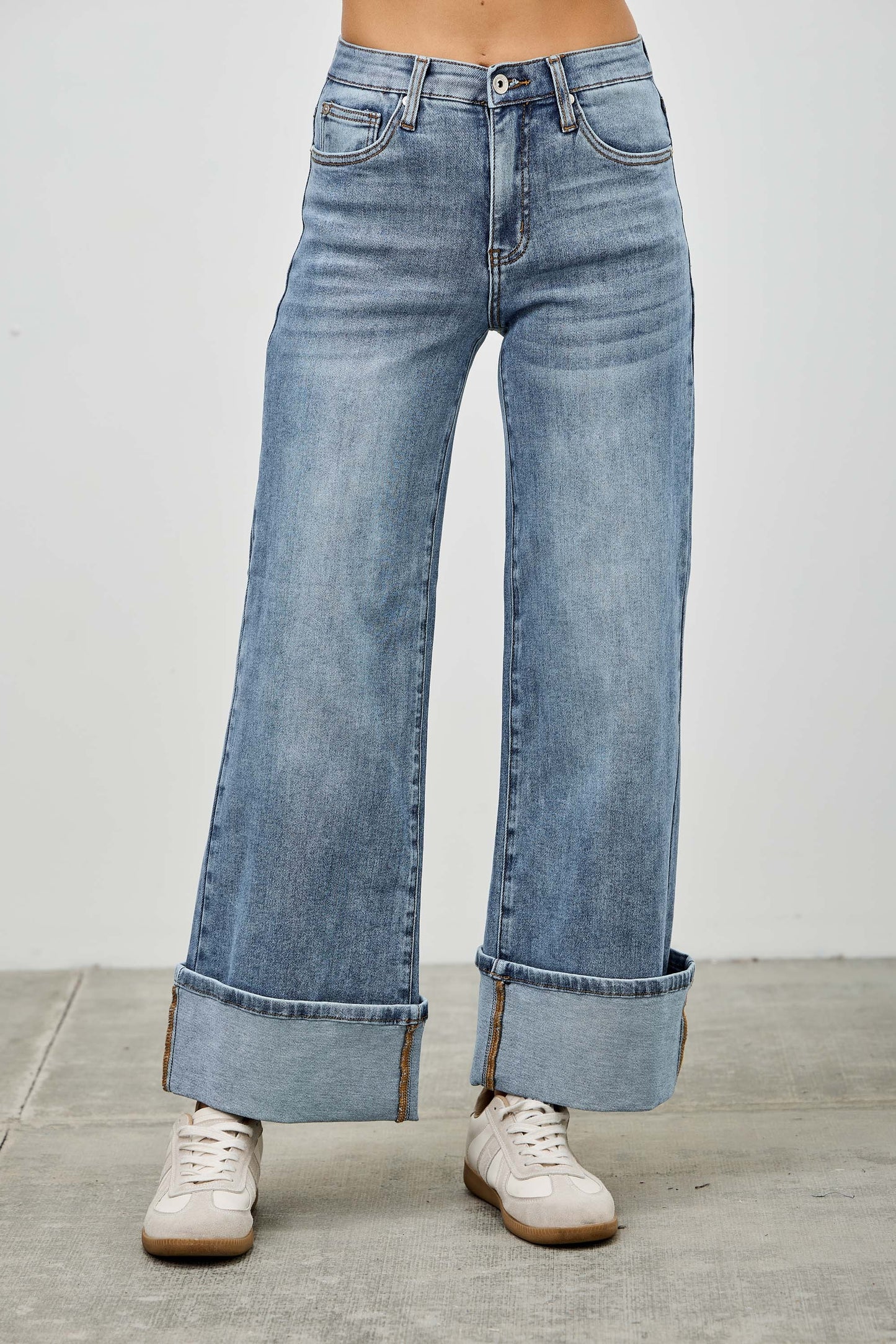 Mid Rise Cuffed Jeans with Stretch