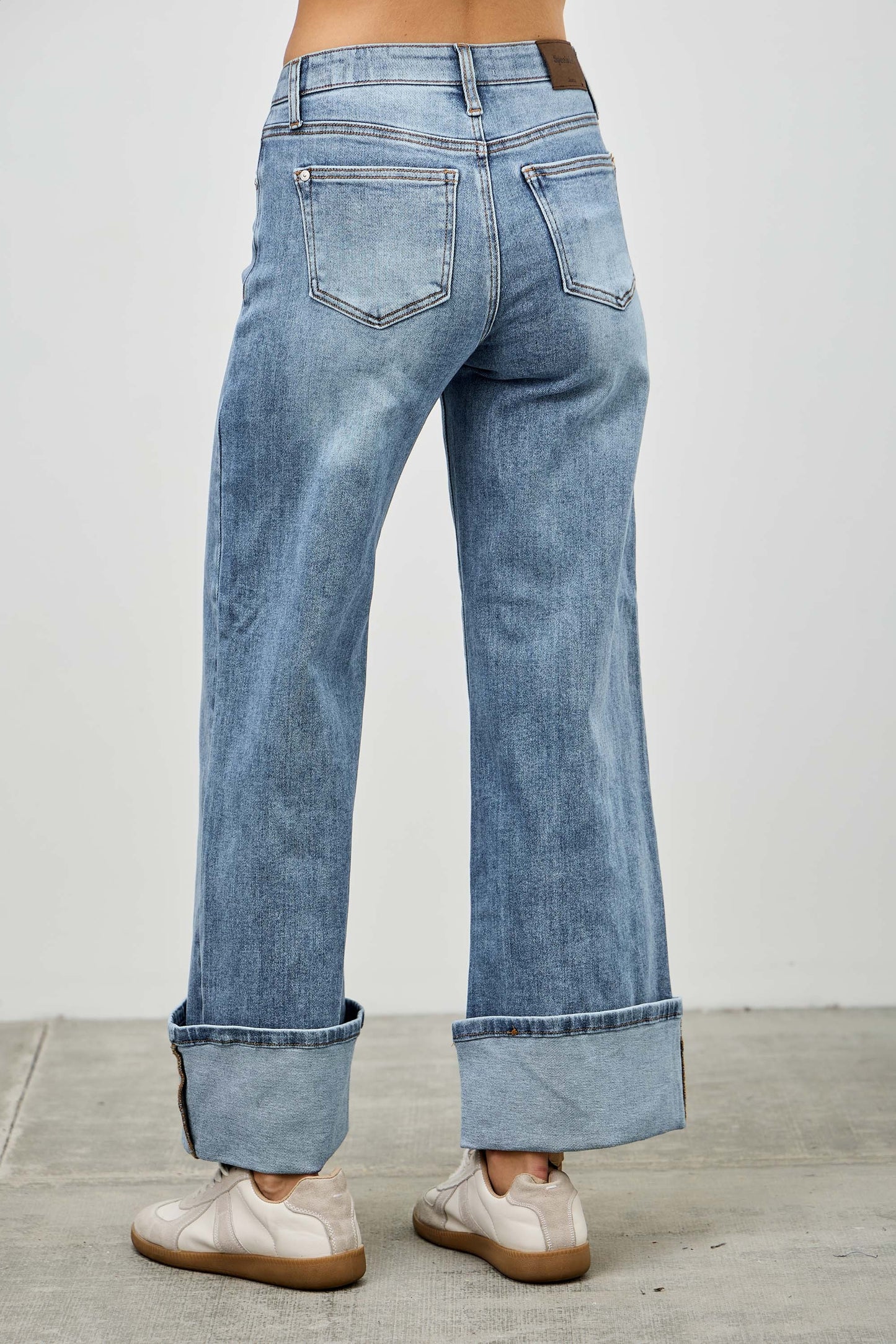 Mid Rise Cuffed Jeans with Stretch