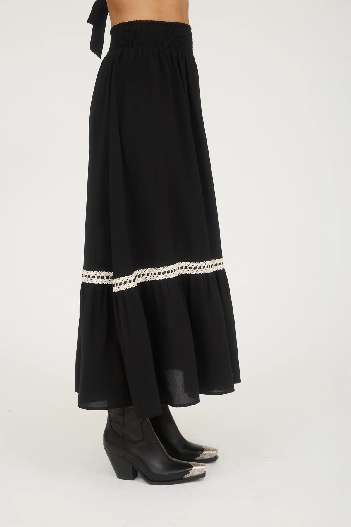 CONTRAST LACE TRIM SMOCKED WAIST MIDI SKIRT