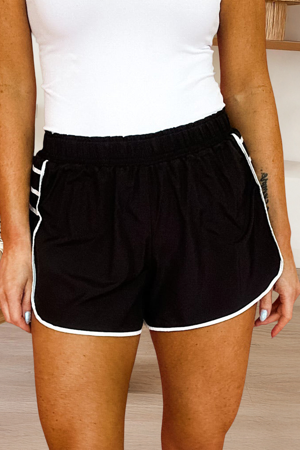 Contrast Trim Pleated Casual Active Shorts